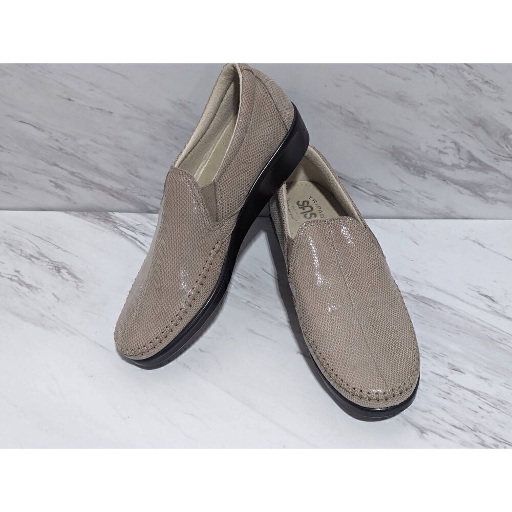 SAS Shoes Womens Tan Round Toe Tripad Comfort Foot Bed Slip-On Loafer Size 7.5